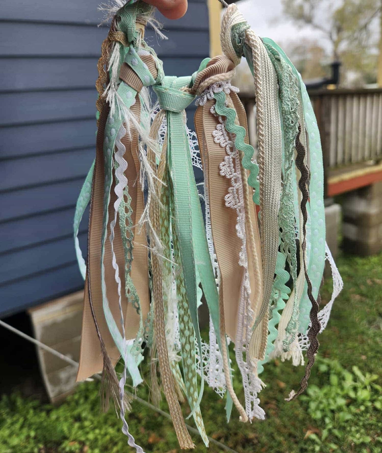 Teal/Beige/Lace